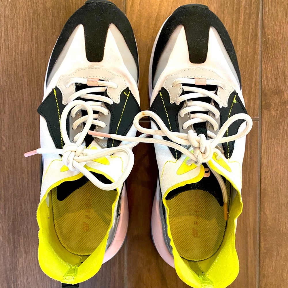 Guc Fabletics Echo Performance Sneakers